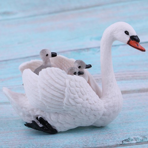 Weiße schwanfigur mit babys - weiße,