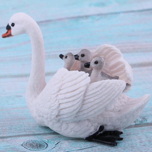 Weiße schwanfigur mit babys - schwanfigur,