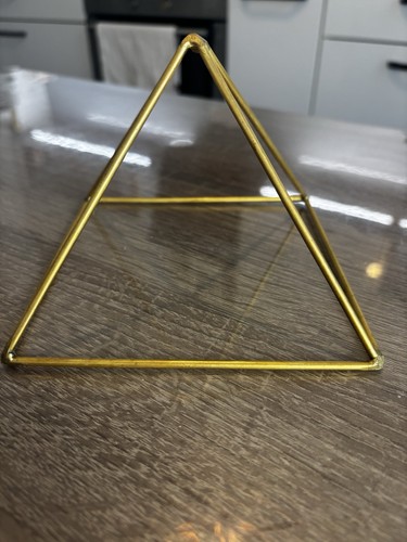 Goldene pyramide feng shui - pyramide,